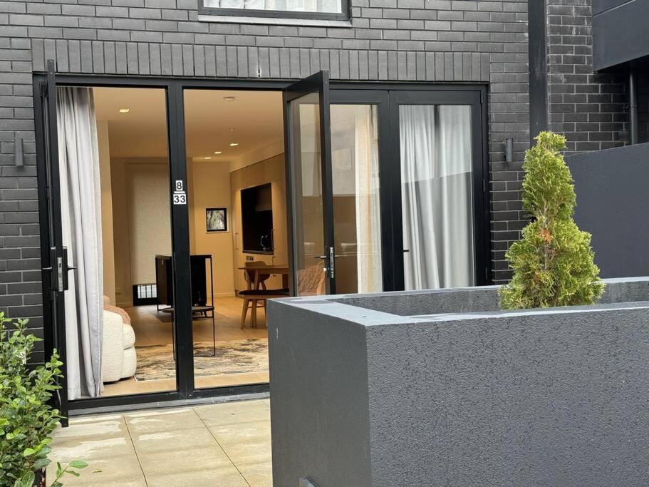 Black-Luxe Living In The Heart Of City Apartment Christchurch Exterior photo